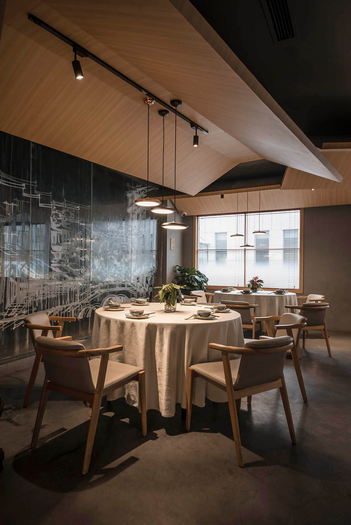 船岸主题餐厅装修—湖南菜特色餐厅设计案例(图10) 船岸主题餐厅装修—湖南菜特色餐厅设计案例(图10)