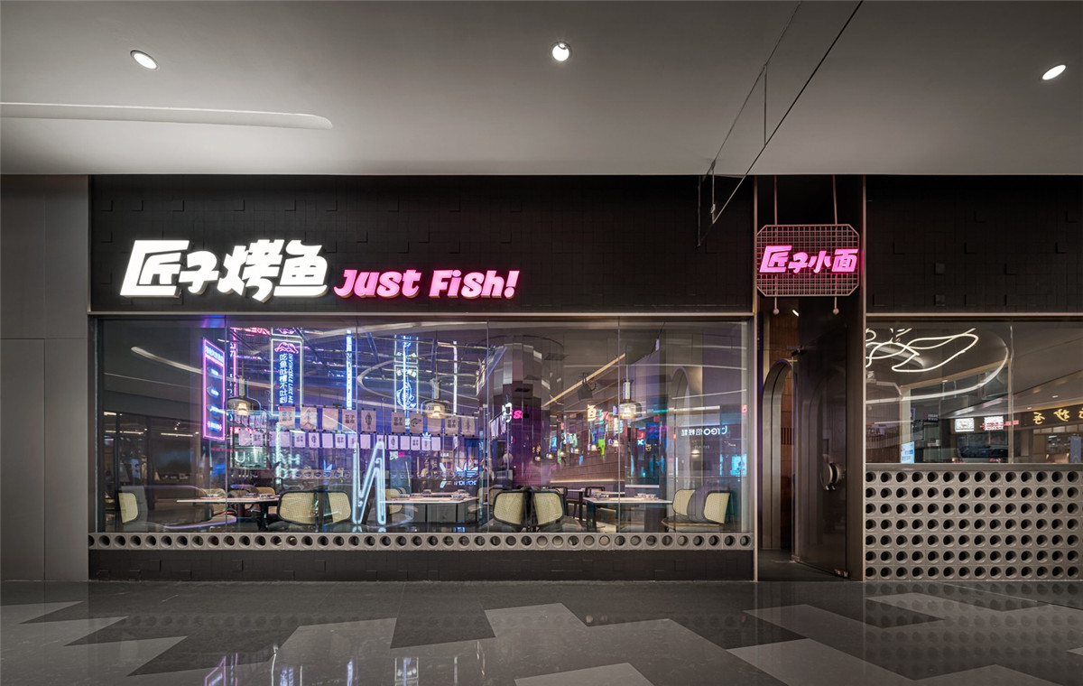 酷酷的霓虹灯复古港风烤鱼店装修设计(图1) 9577178_04.jpg
